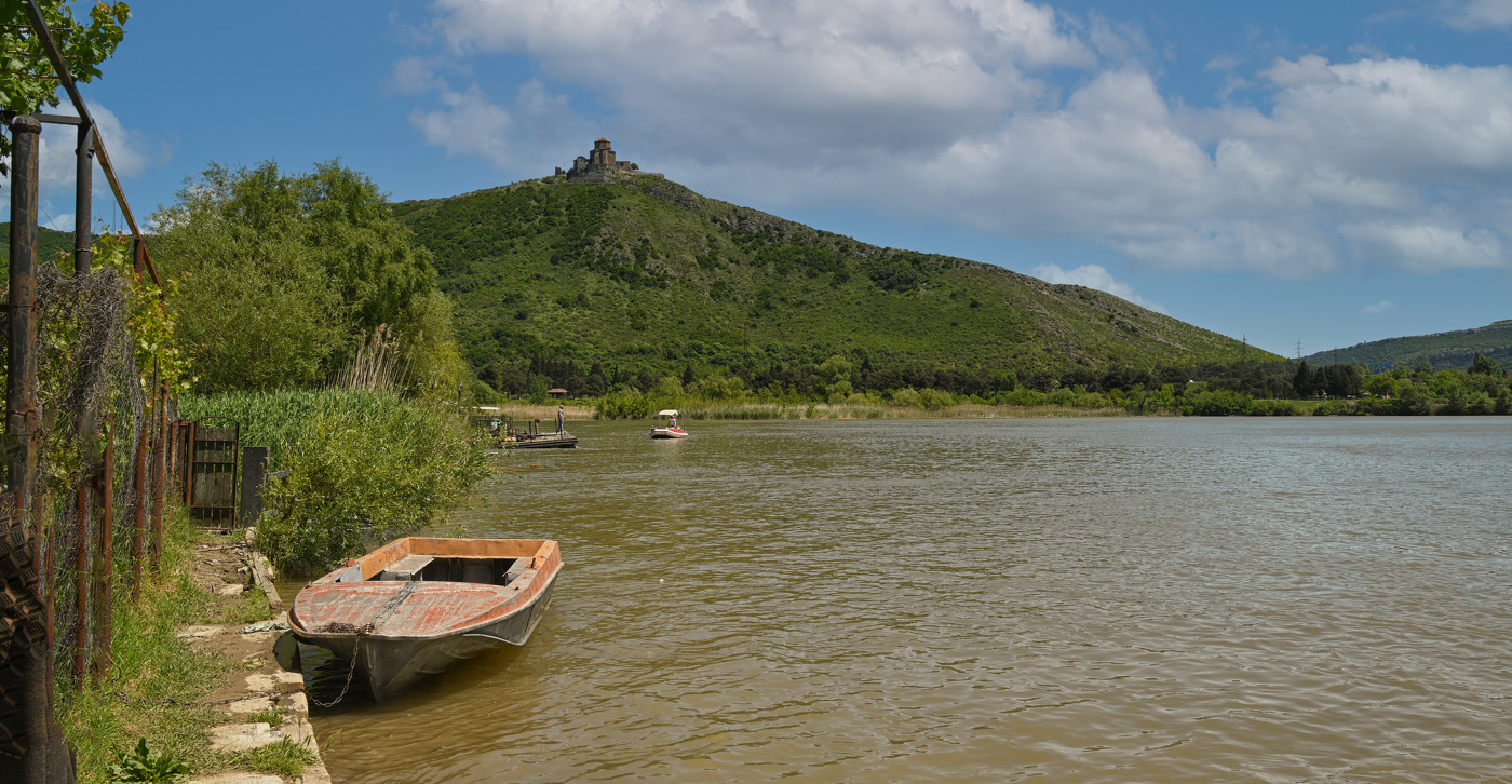 С видом на Монастырь Джвари