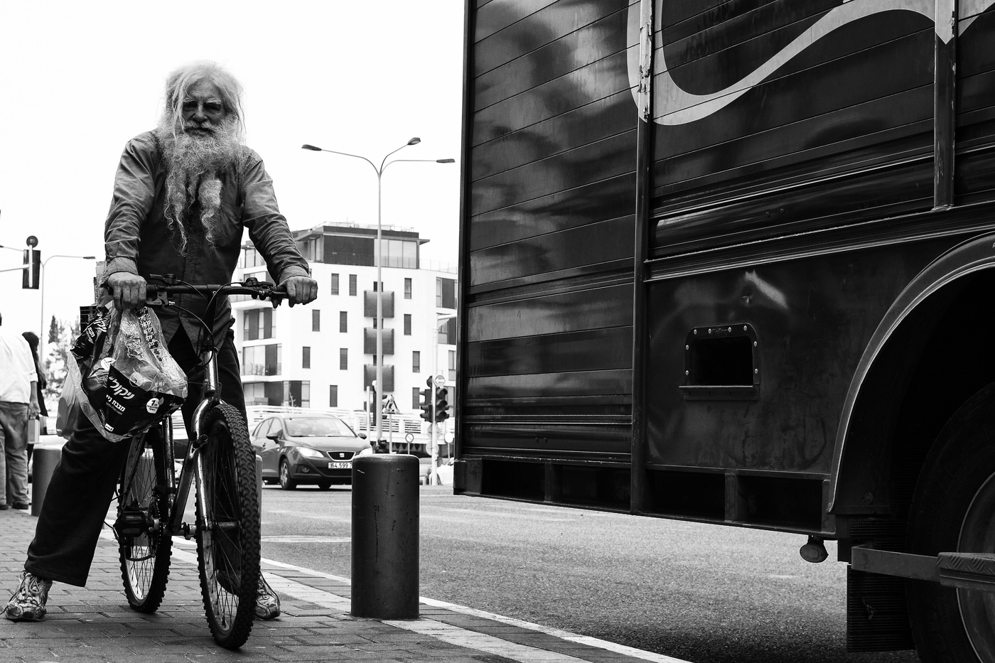 Незнакомец в неправильной композиции