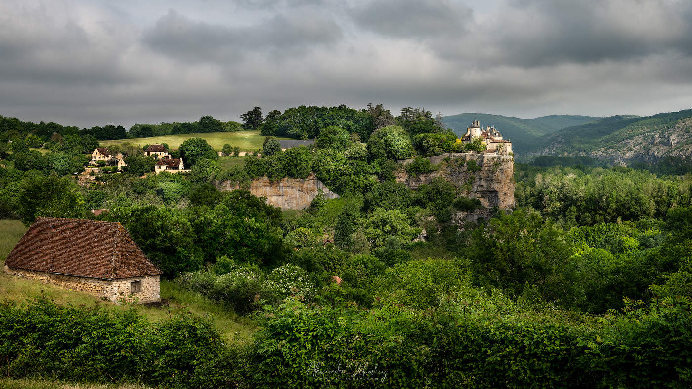 Вид на шато Лакав