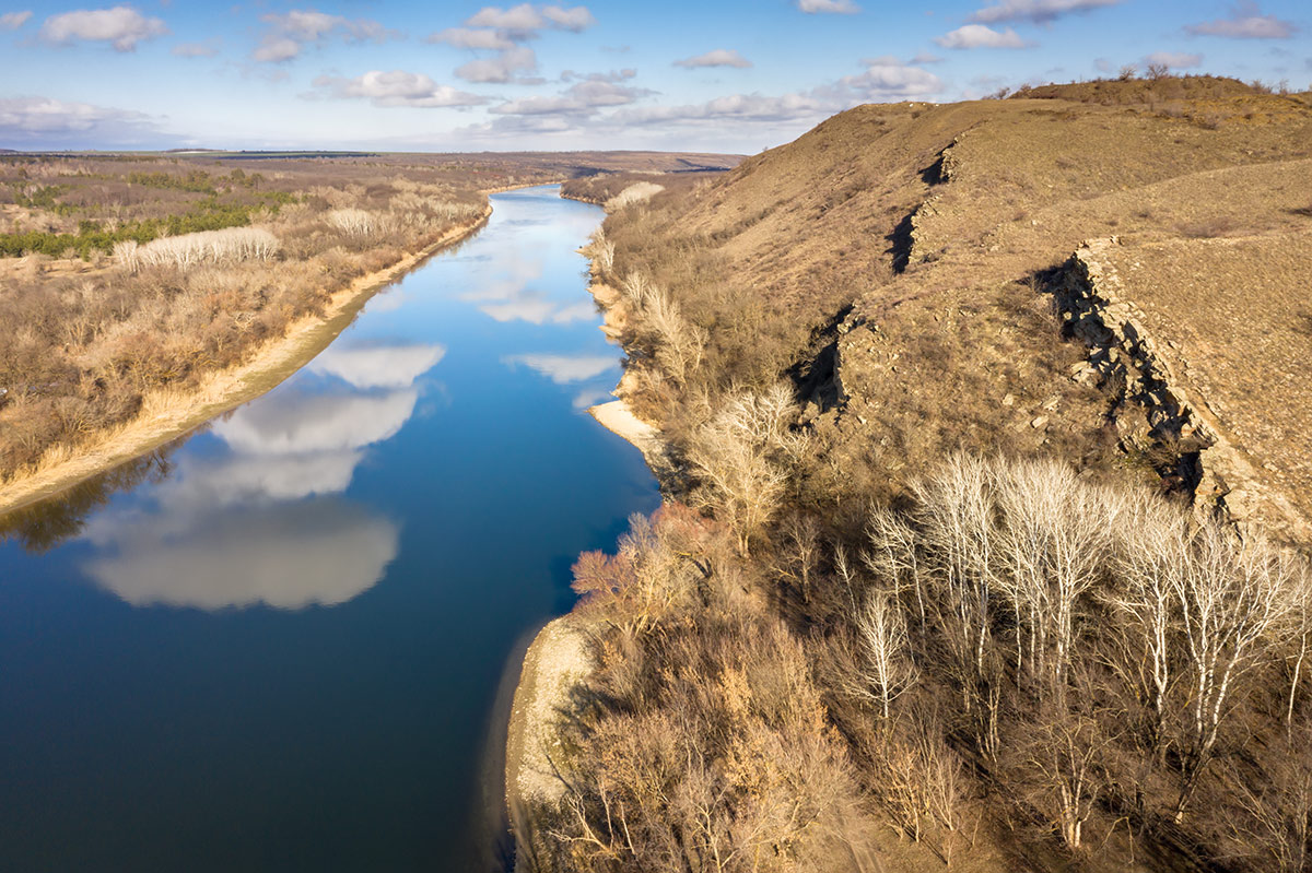 Река, облака