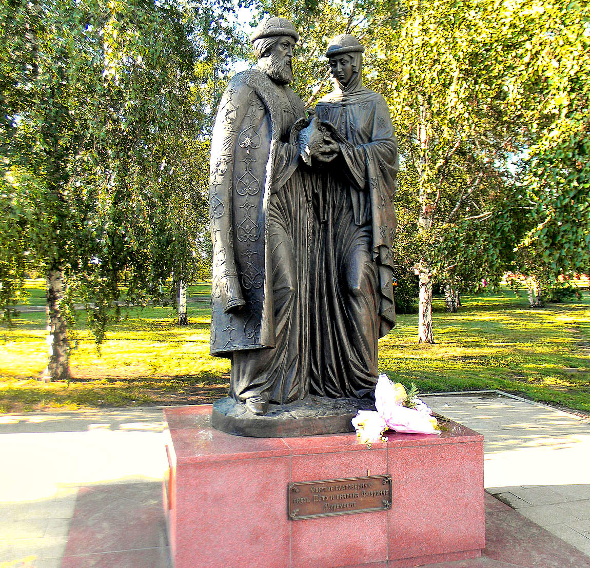 Памятник Петру и Февронии в Иркутске