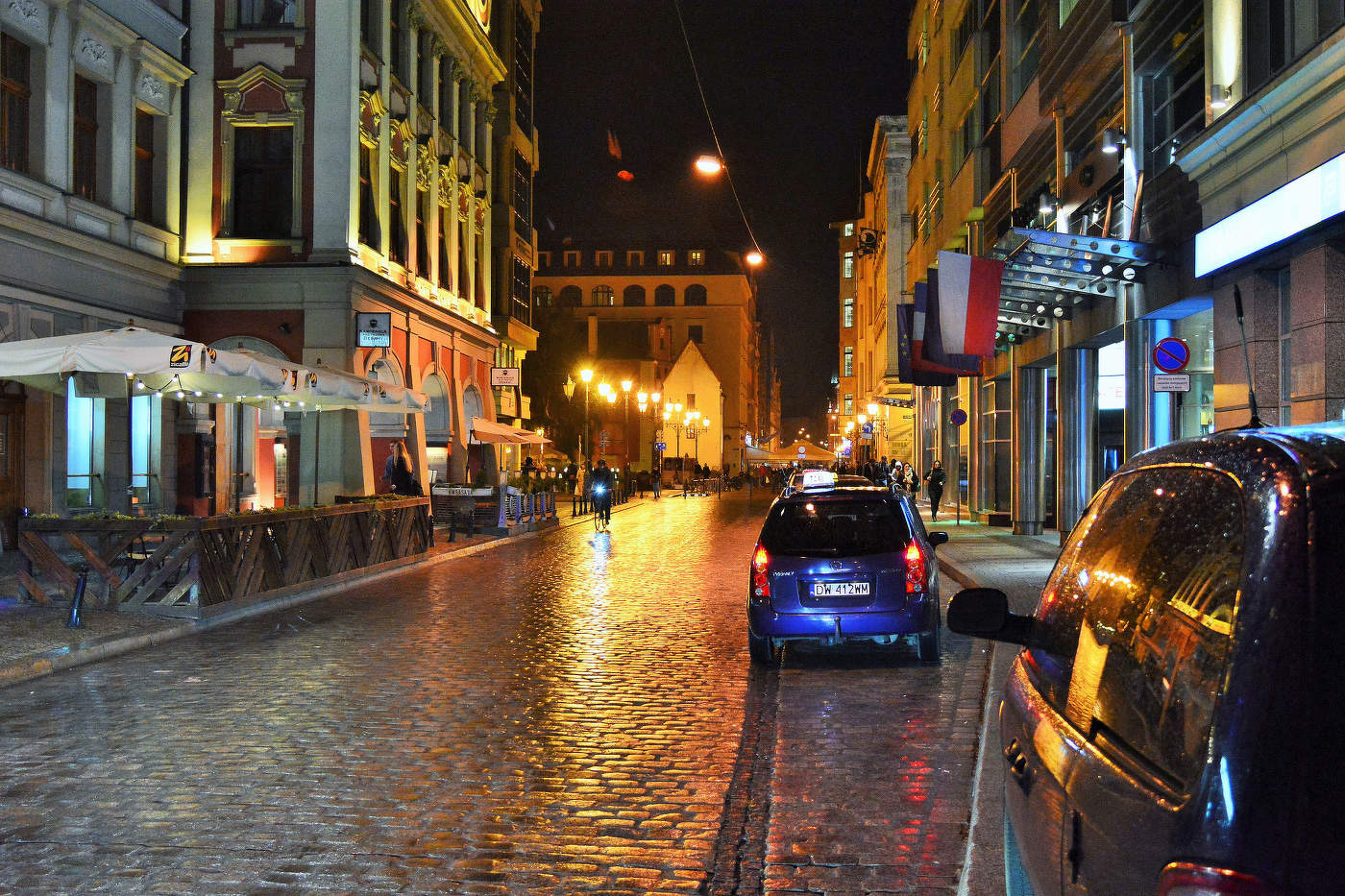 "Ночной город читает мысли ..."