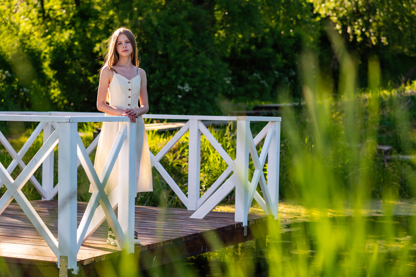 На берегу пруда