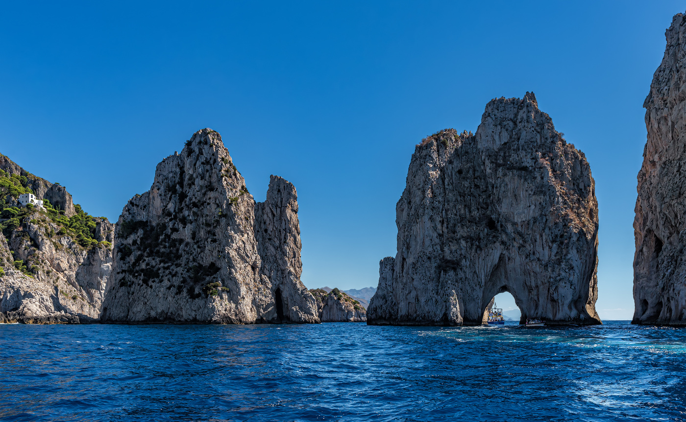 Скалы Фаральони у побережья о.Капри(2)
