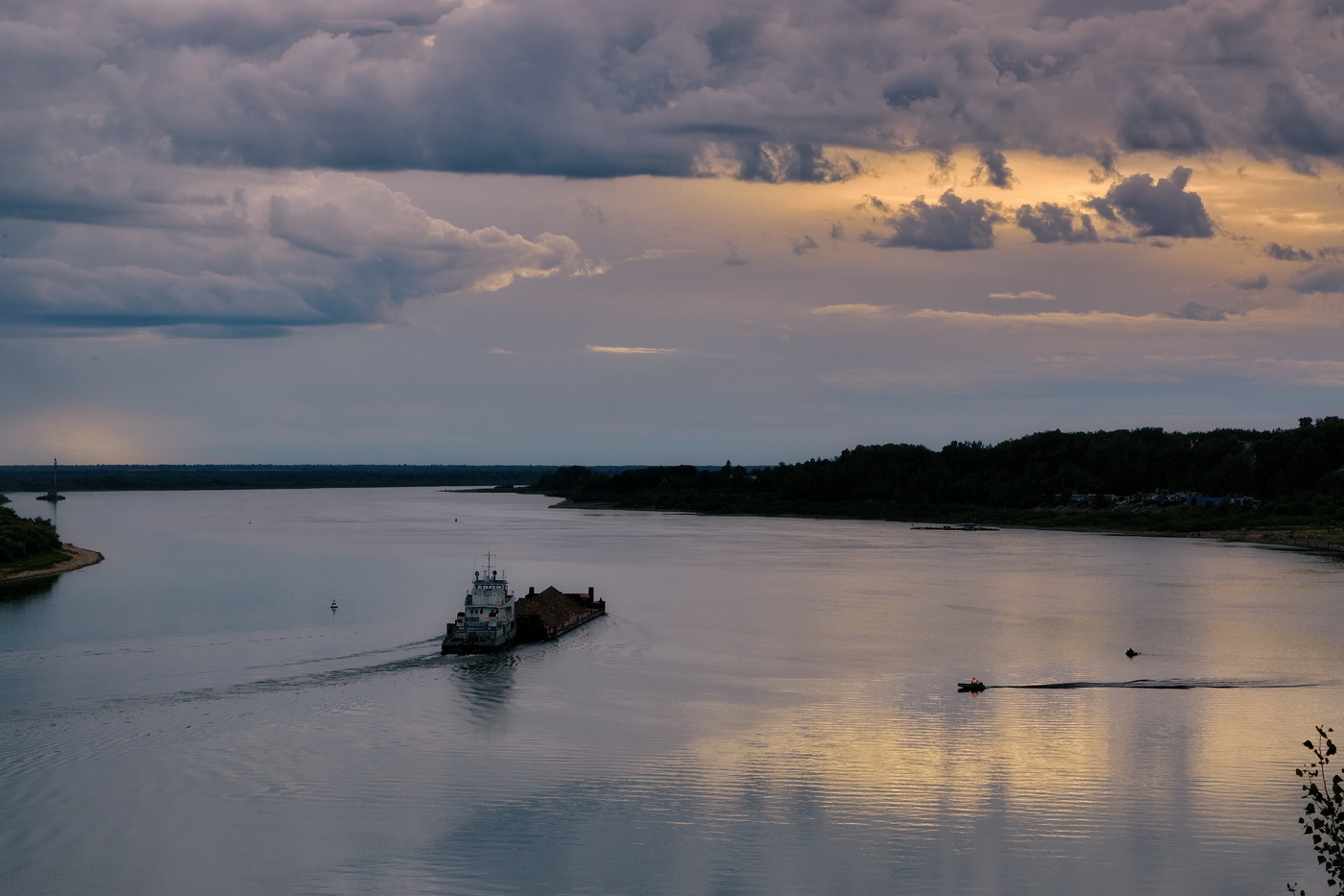 Пасмурный вечер.