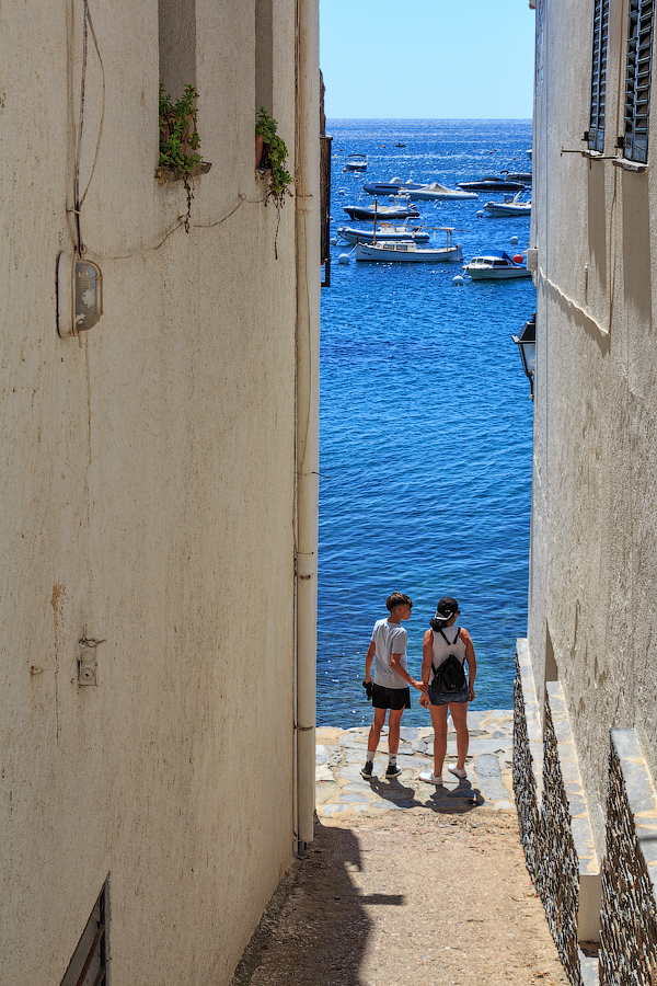 Старая улочка, ведущая к морю