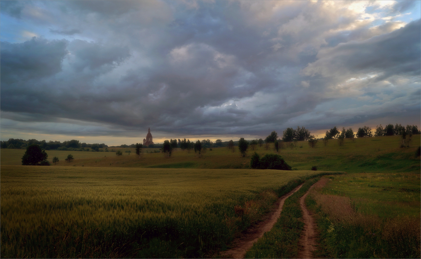 По проселку