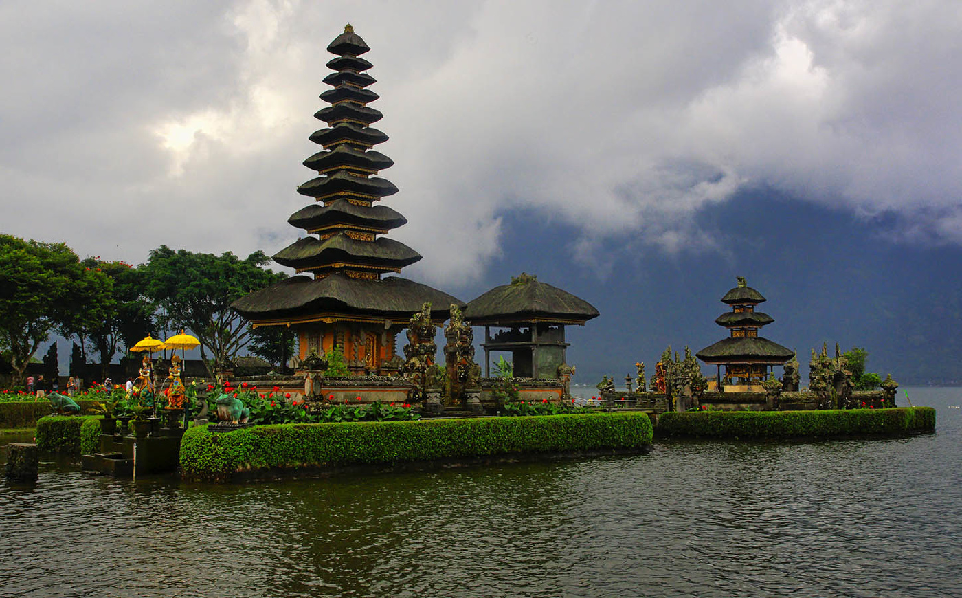 Храм Улун-Дану