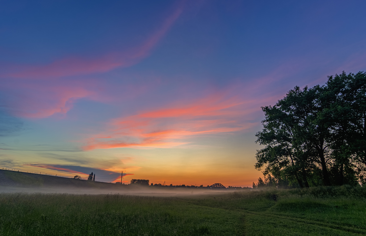 закат за "железкой"