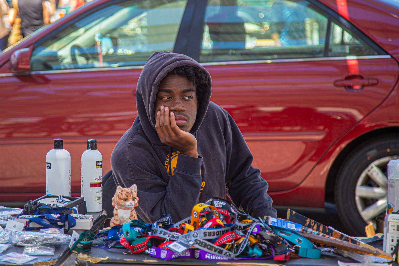 На блошином рынке...