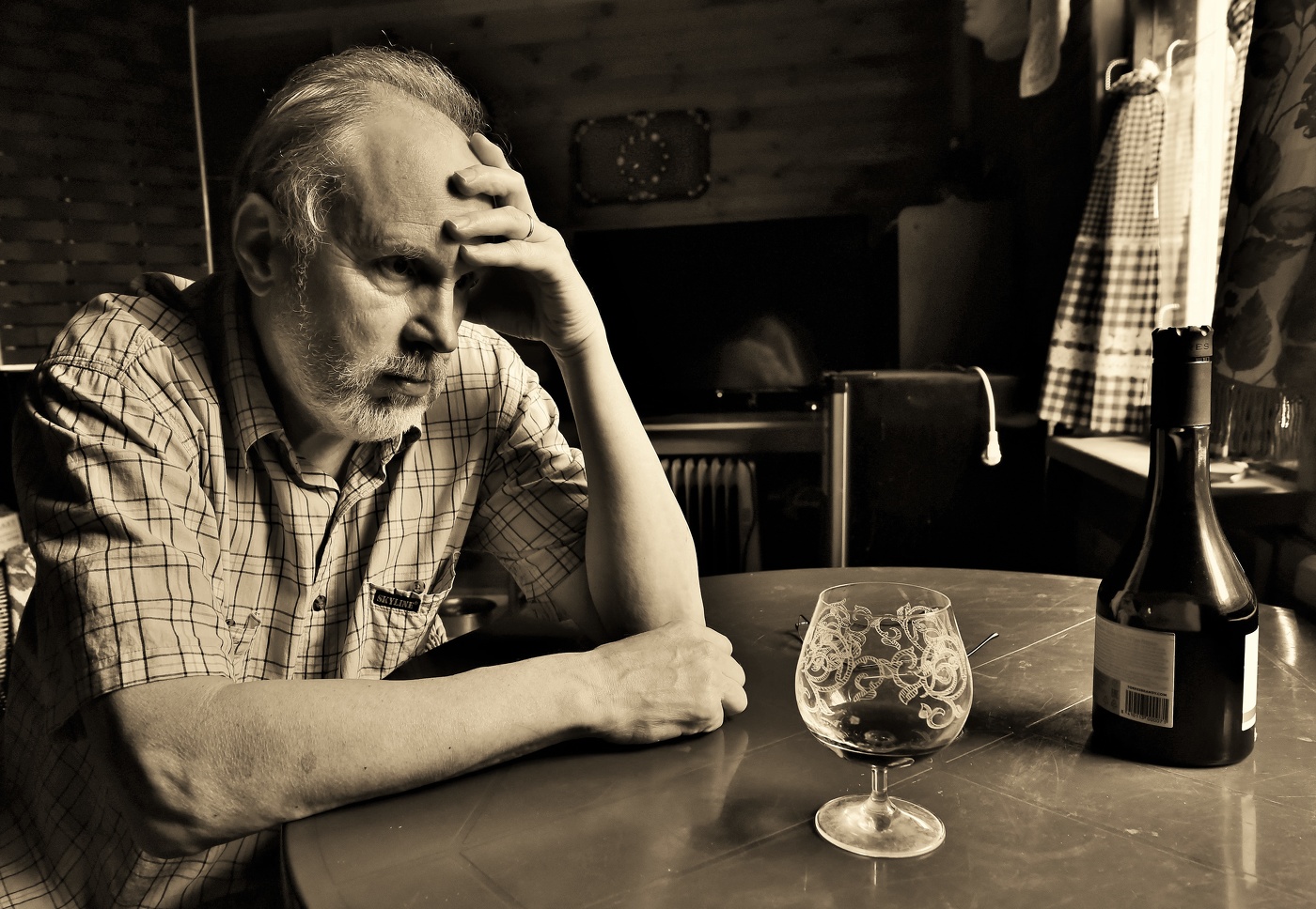 "Как страшно жизни сей оковы нам в одиночестве влачить..."