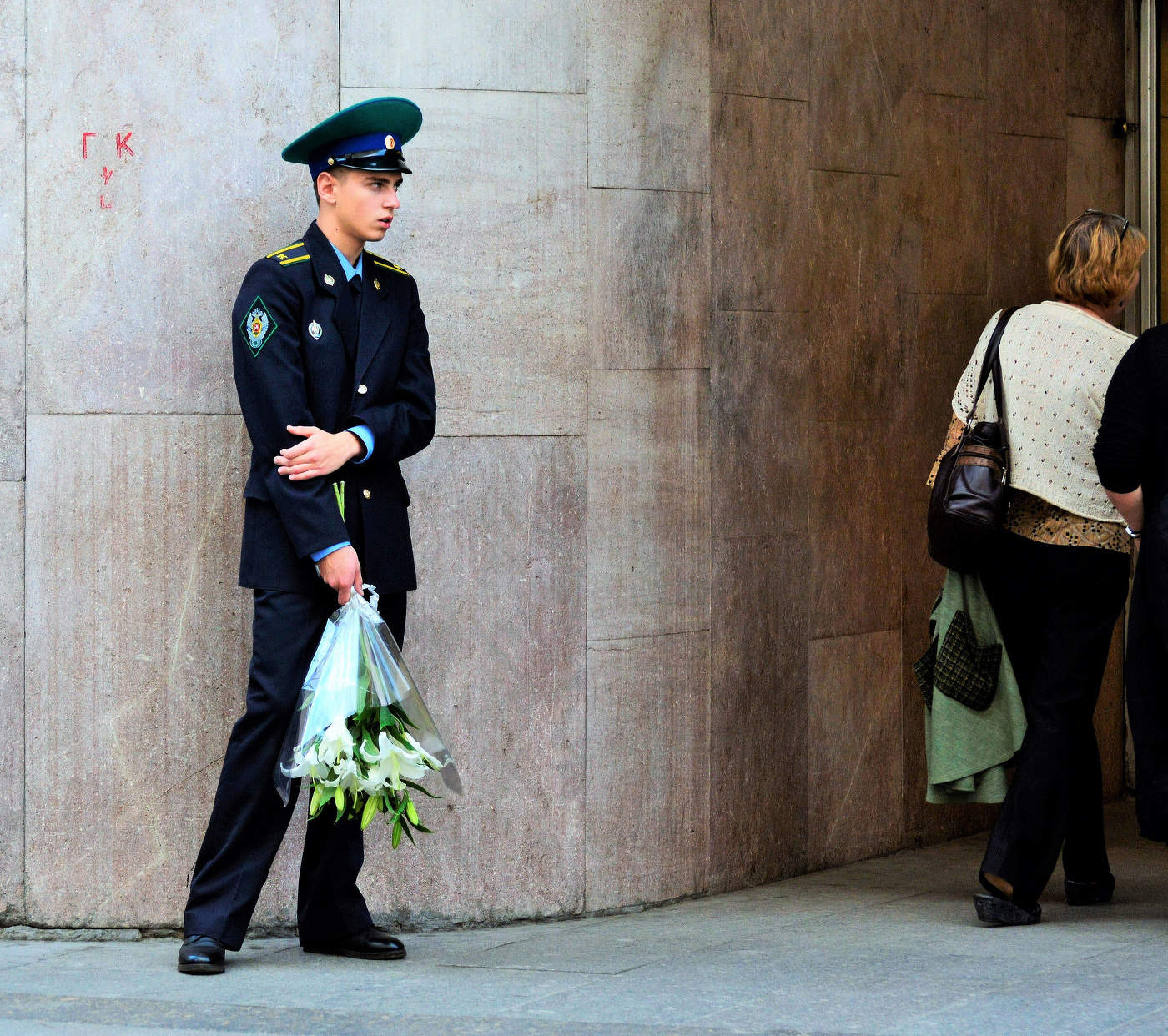 "Первая любовь - незабываемое чувство ..."