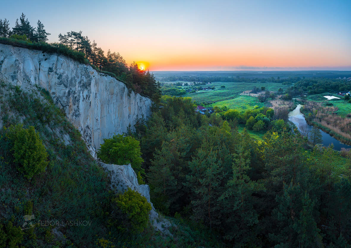 Скалистый обрыв меловой горы
