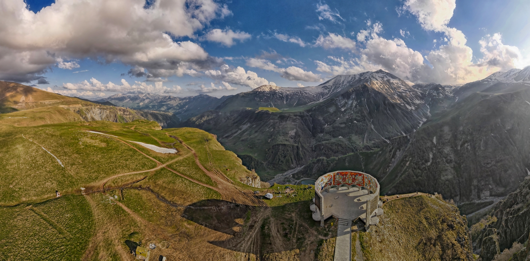 Арка Дружбы на Военно-Грузинской дороге