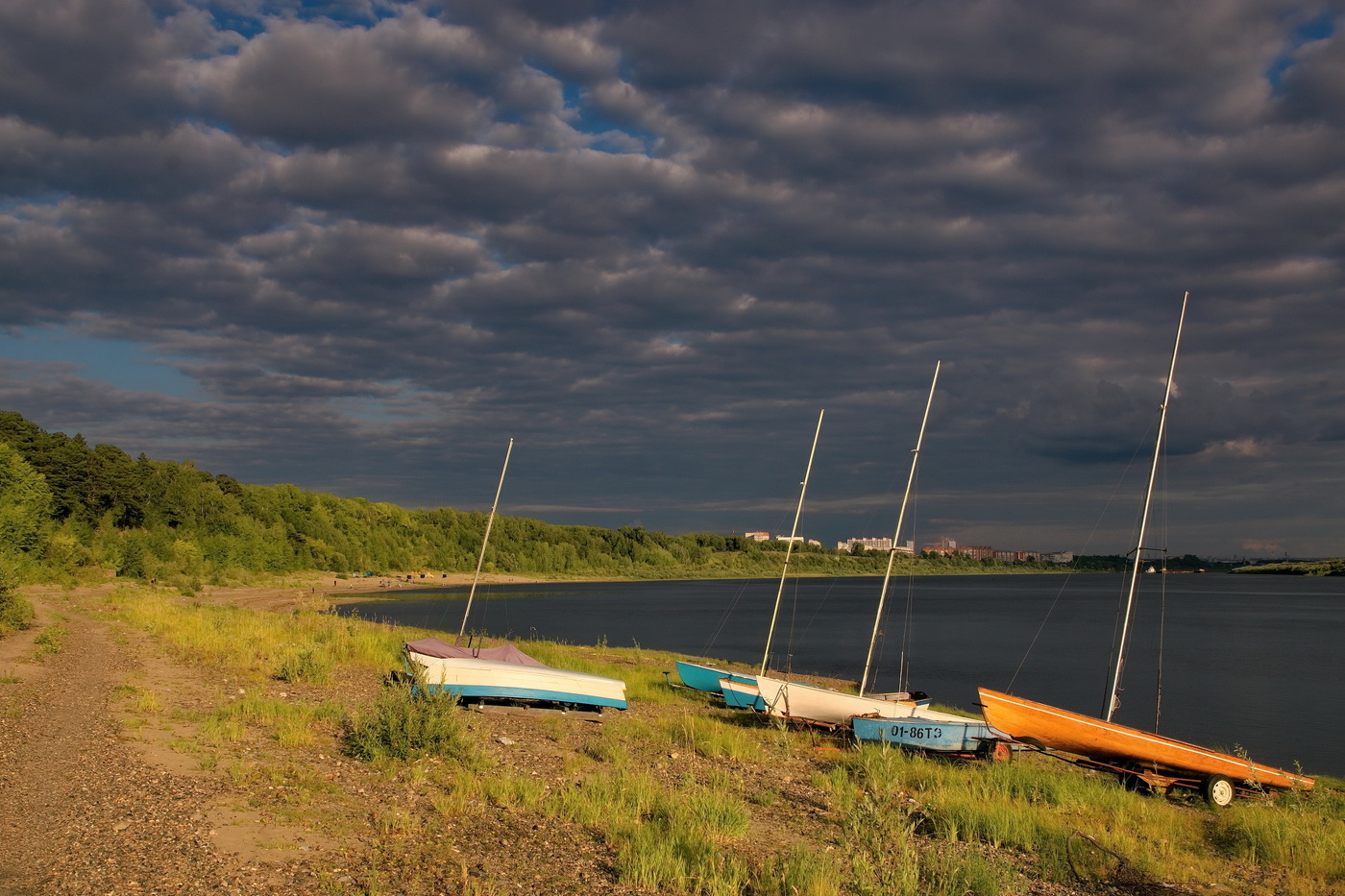 **Вечер на реке.*