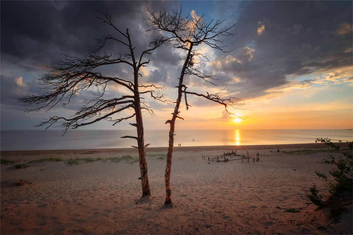 Двое у моря...