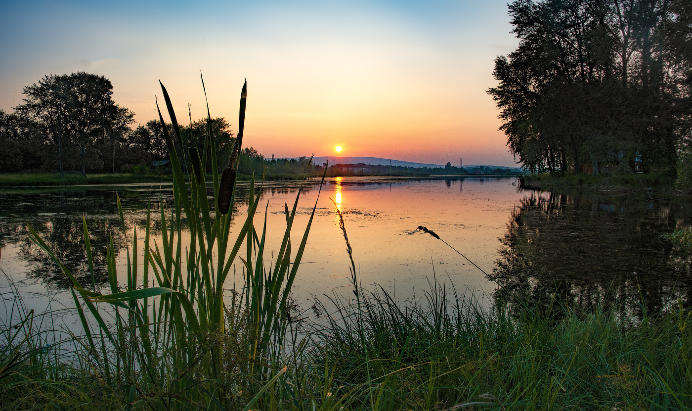 Закат на озере