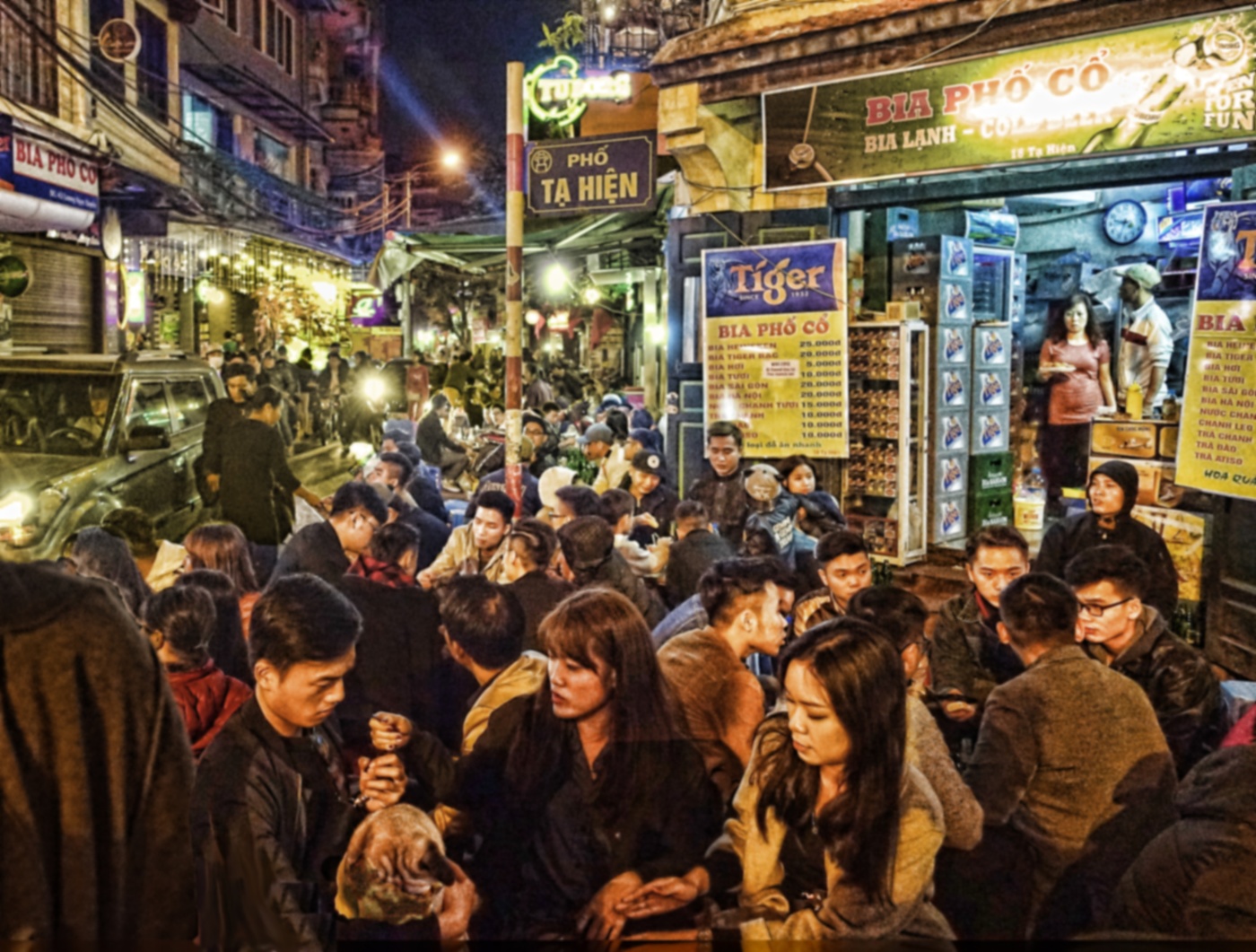 много желтых людей