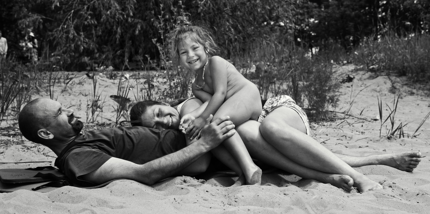 На диком пляже