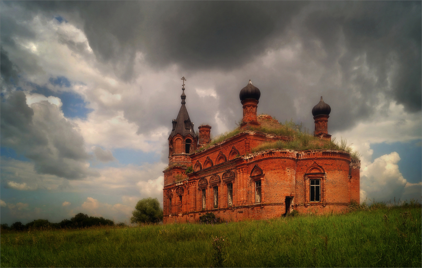 Наползала туча грозовая