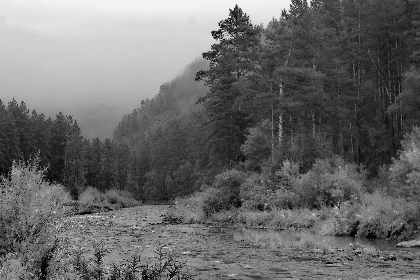 *Пасмурно.**