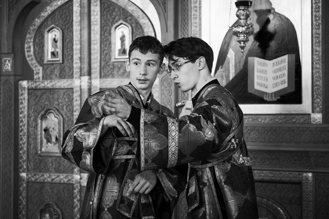 Алтарники...