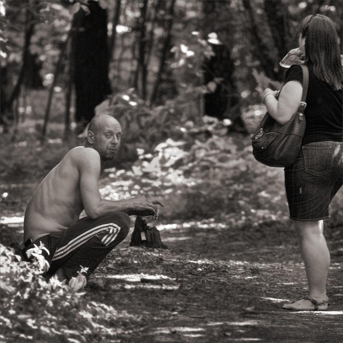 Подглядывающий...