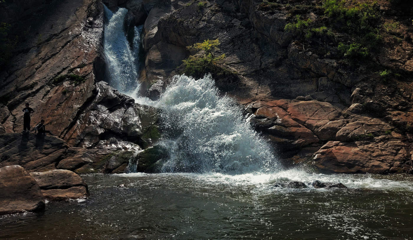 Бушующий поток.