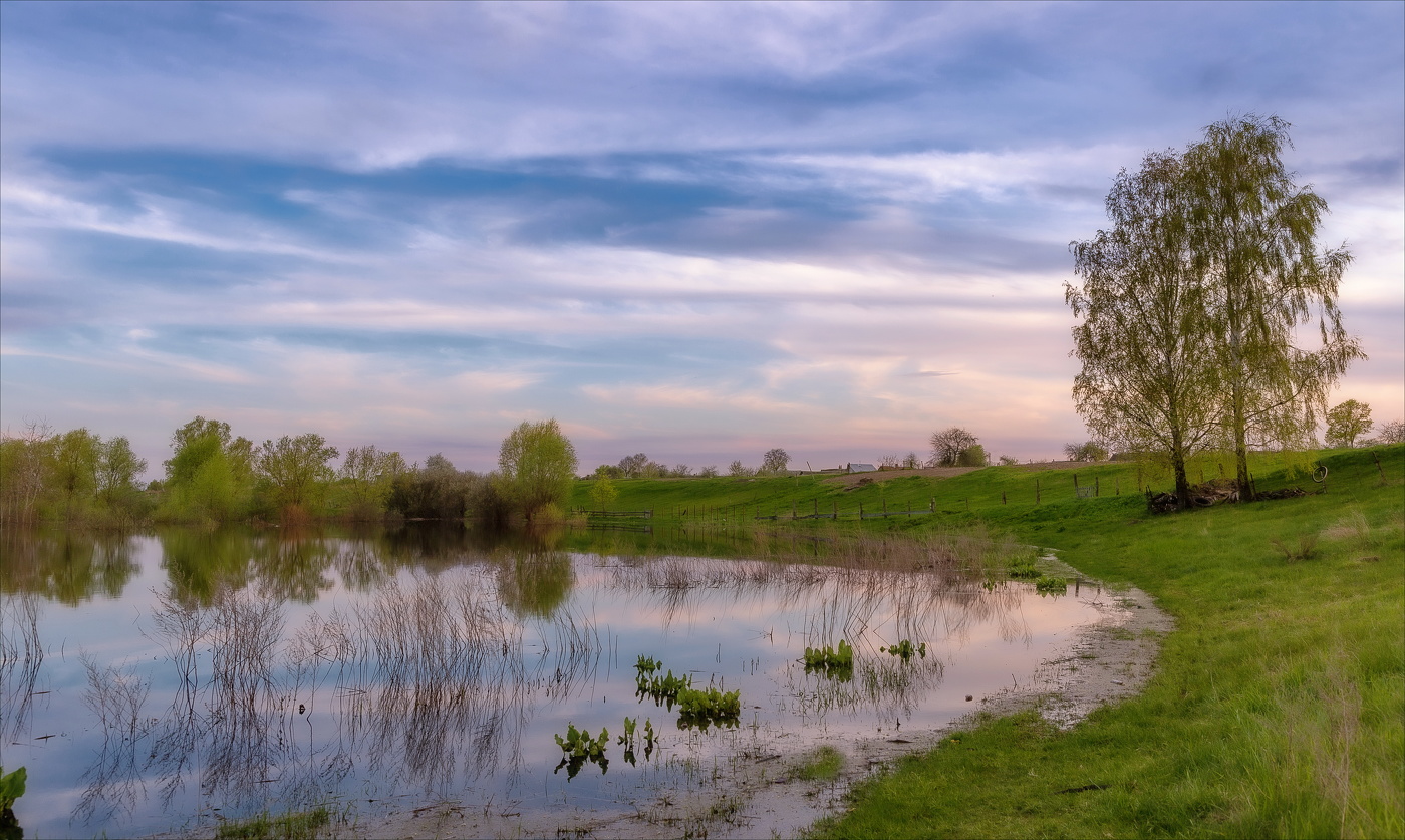 Весенний вечер тих...