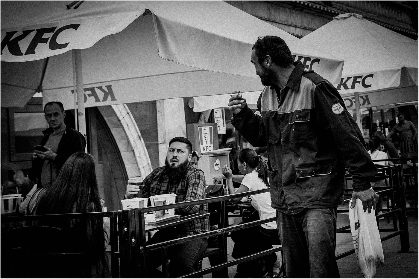 "...на плоскости с переменным углом отражения..."