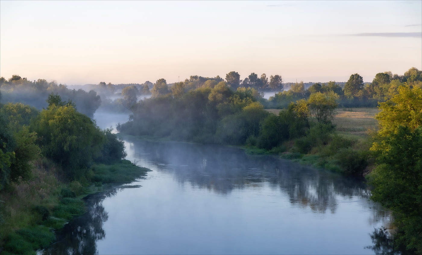 Вдоль берегов молочные туманы...