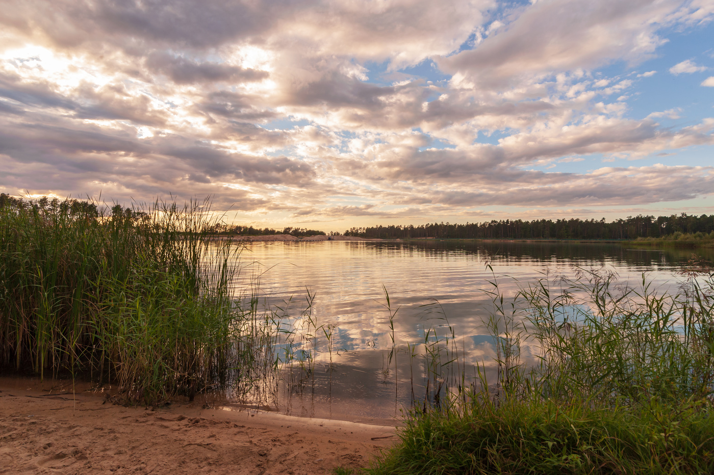 закат на озере