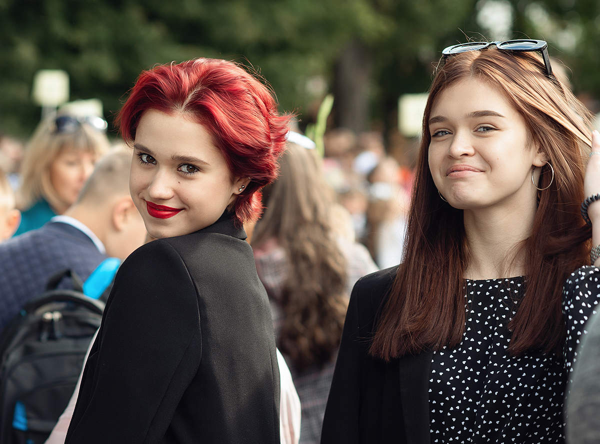 Школьницы..