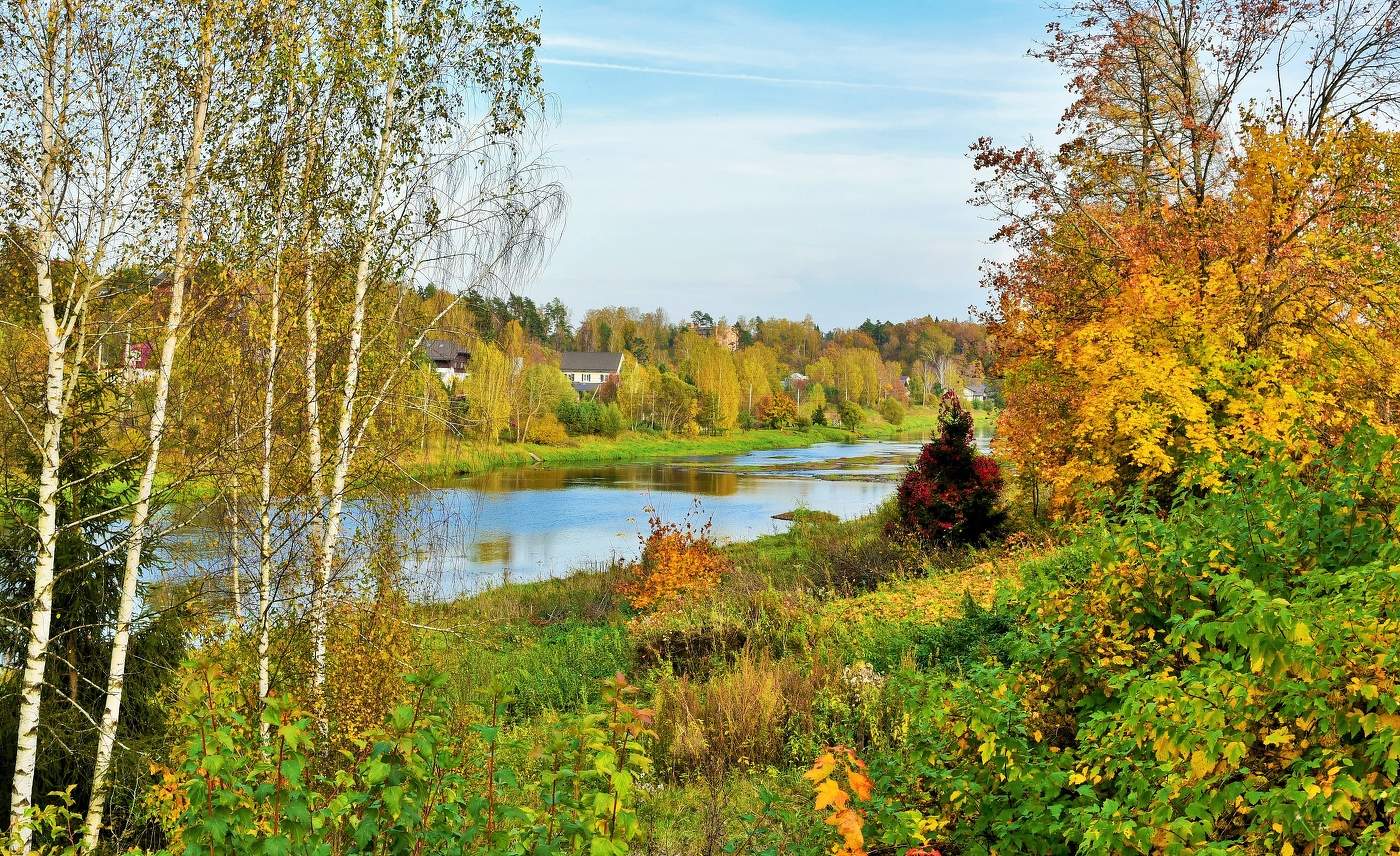 "Выйду к речке, тонкой веткой хрустну ..."