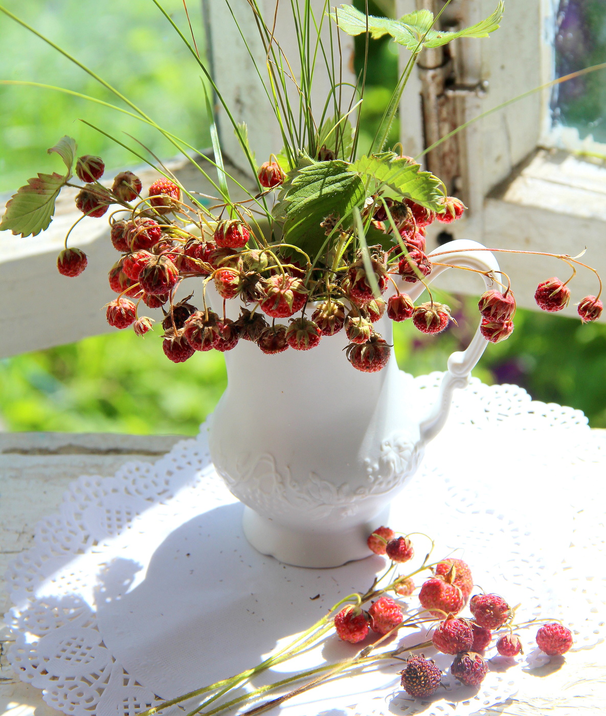 Натюрморт с клубникой!