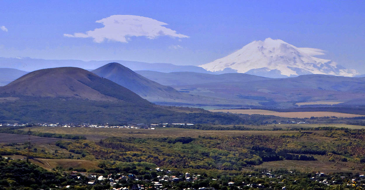 Вид из Пятигорска на Эльбрус