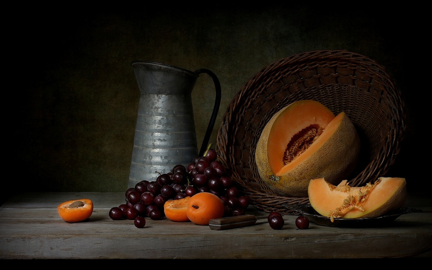 Натюрморт с дыней и аброкосами