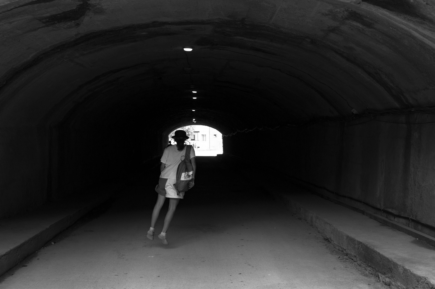 вприпрыжку