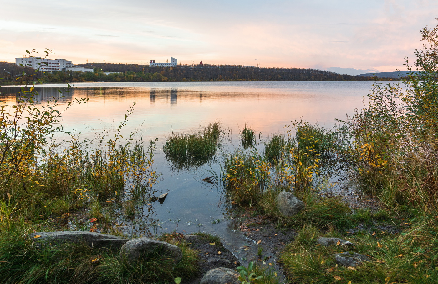 сентябрь. вечер на озере