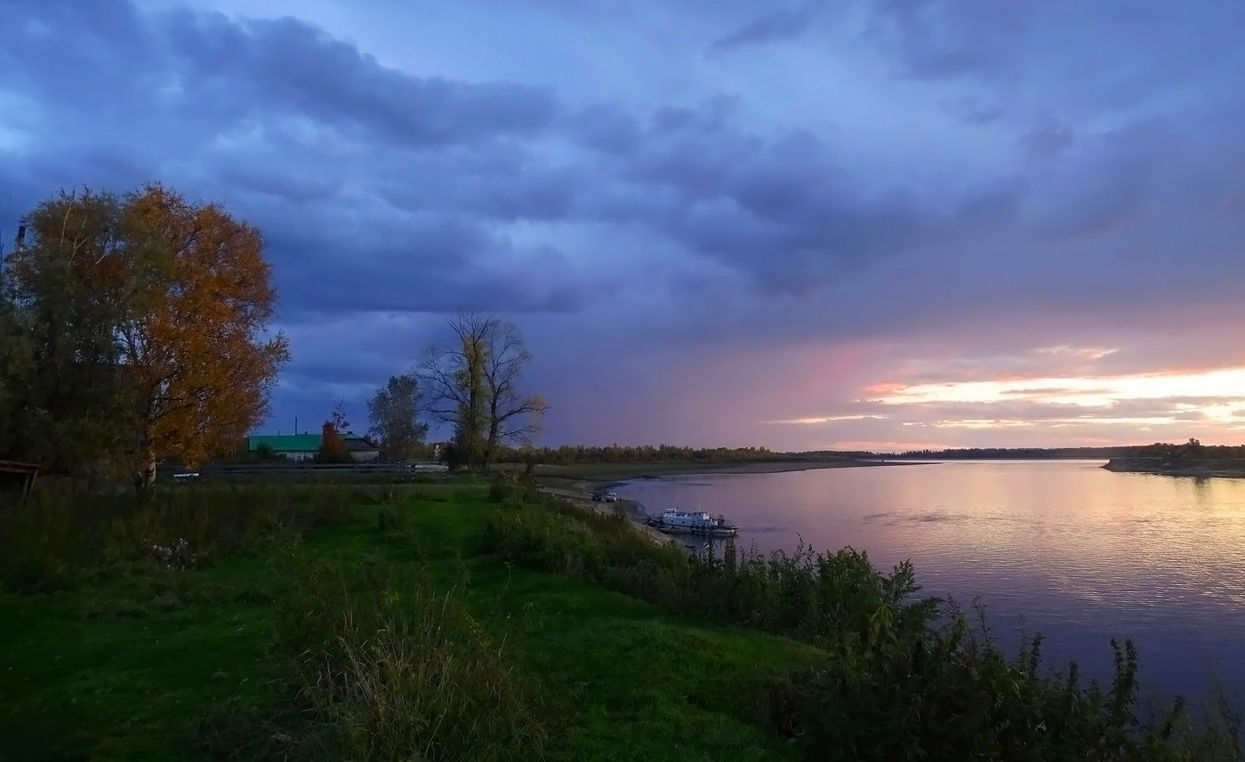 Деревенский вечер у реки...