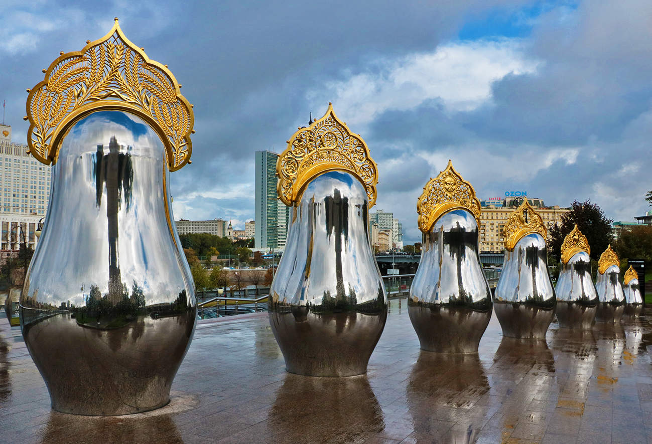 Матрёшки, р-равняйсь!