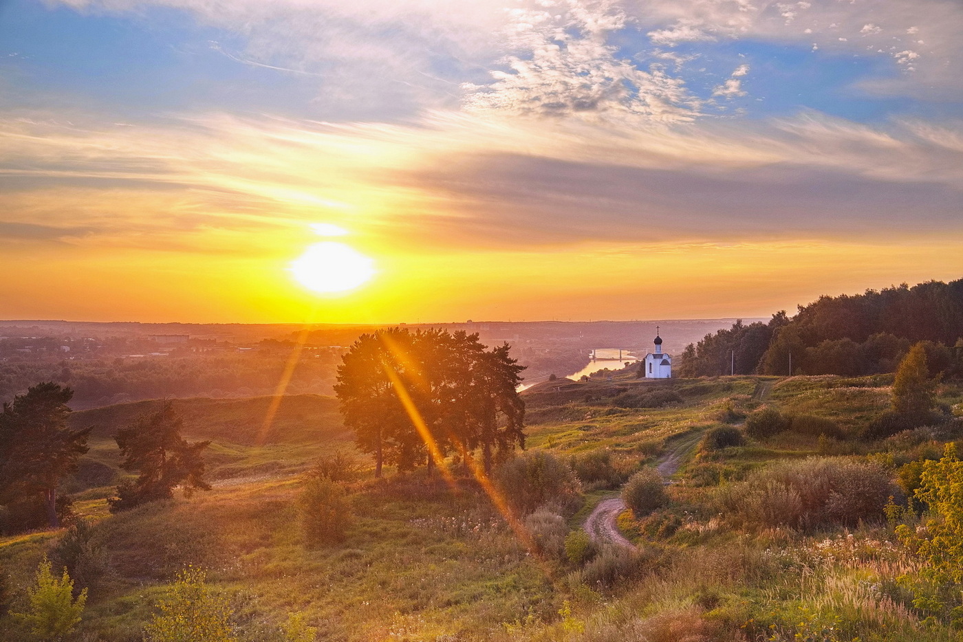 Уходит еще один летний день.