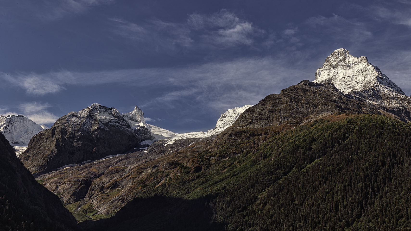 И сердце готово к вершине бежать из груди....