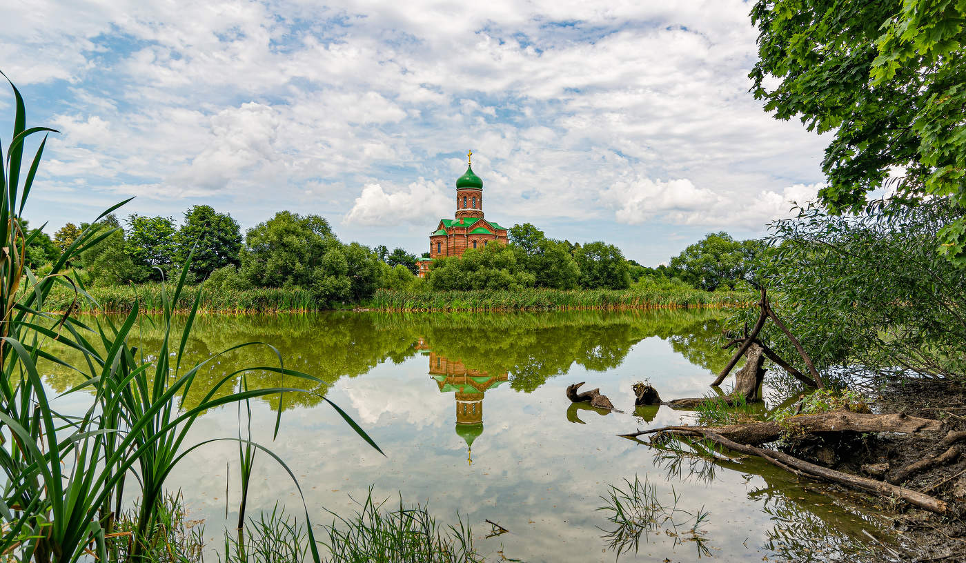 сельский пруд