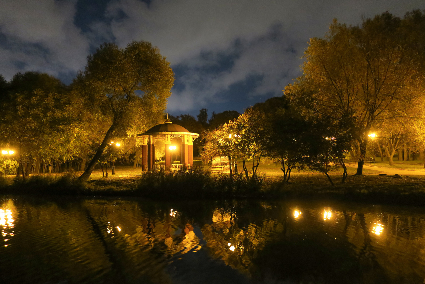 В Лошицком парке