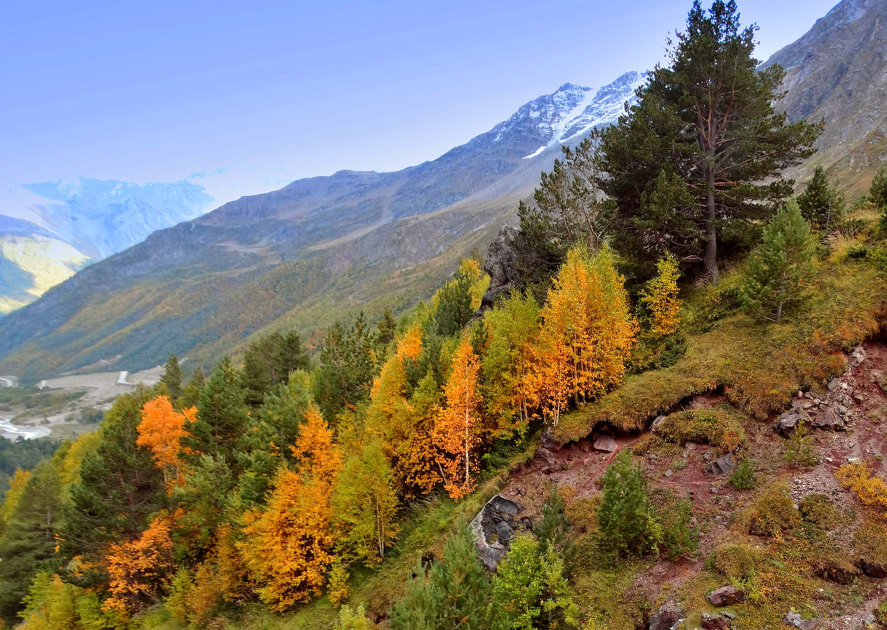 Осень ползёт по склонам гор