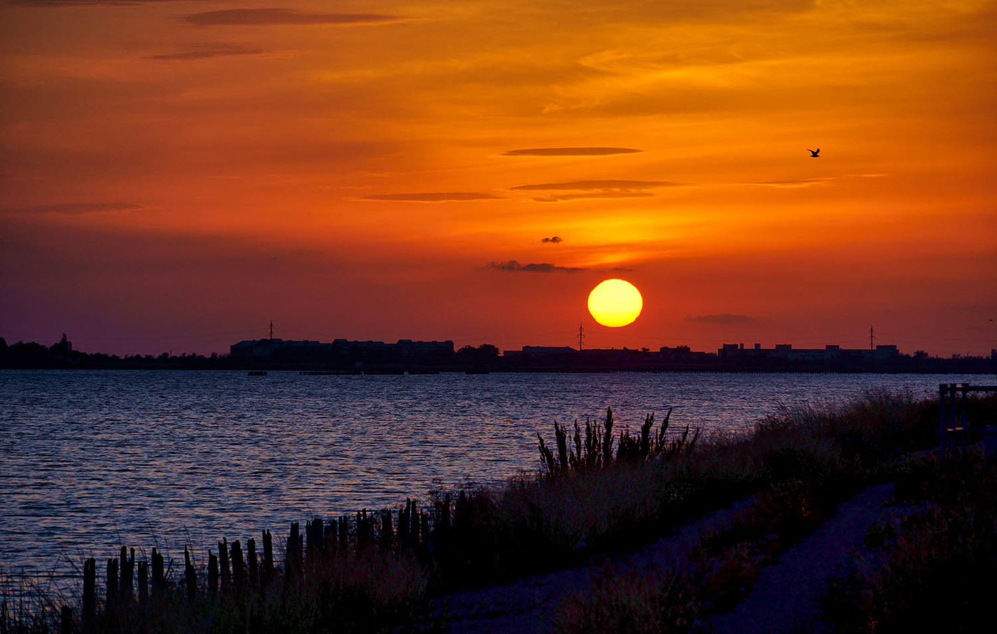 Закат на Сакском озере
