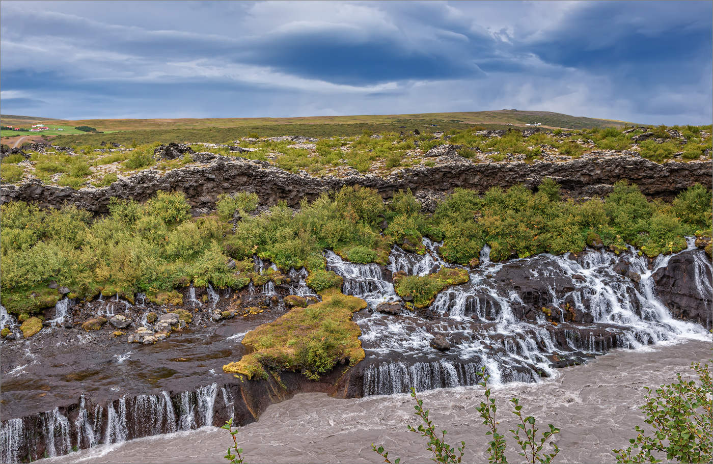 Водопад шириною в километр