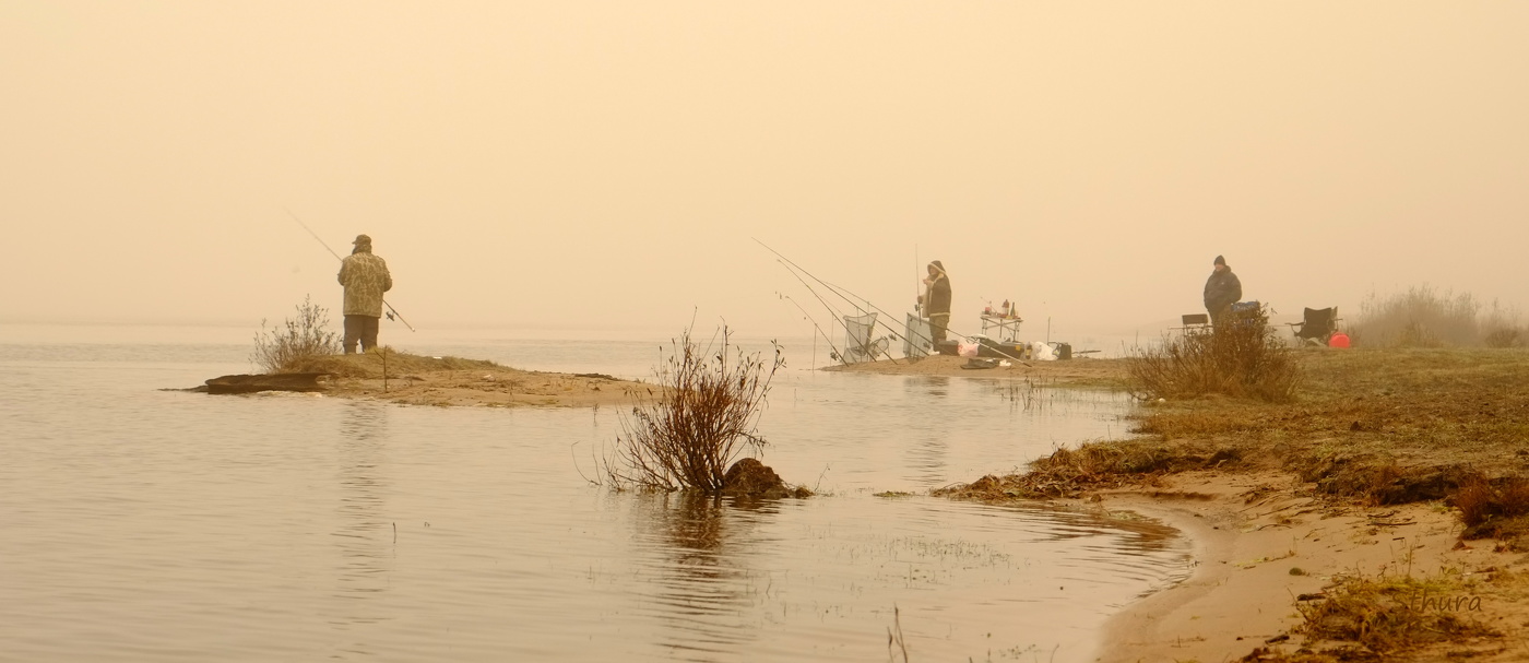 На рыбалке.