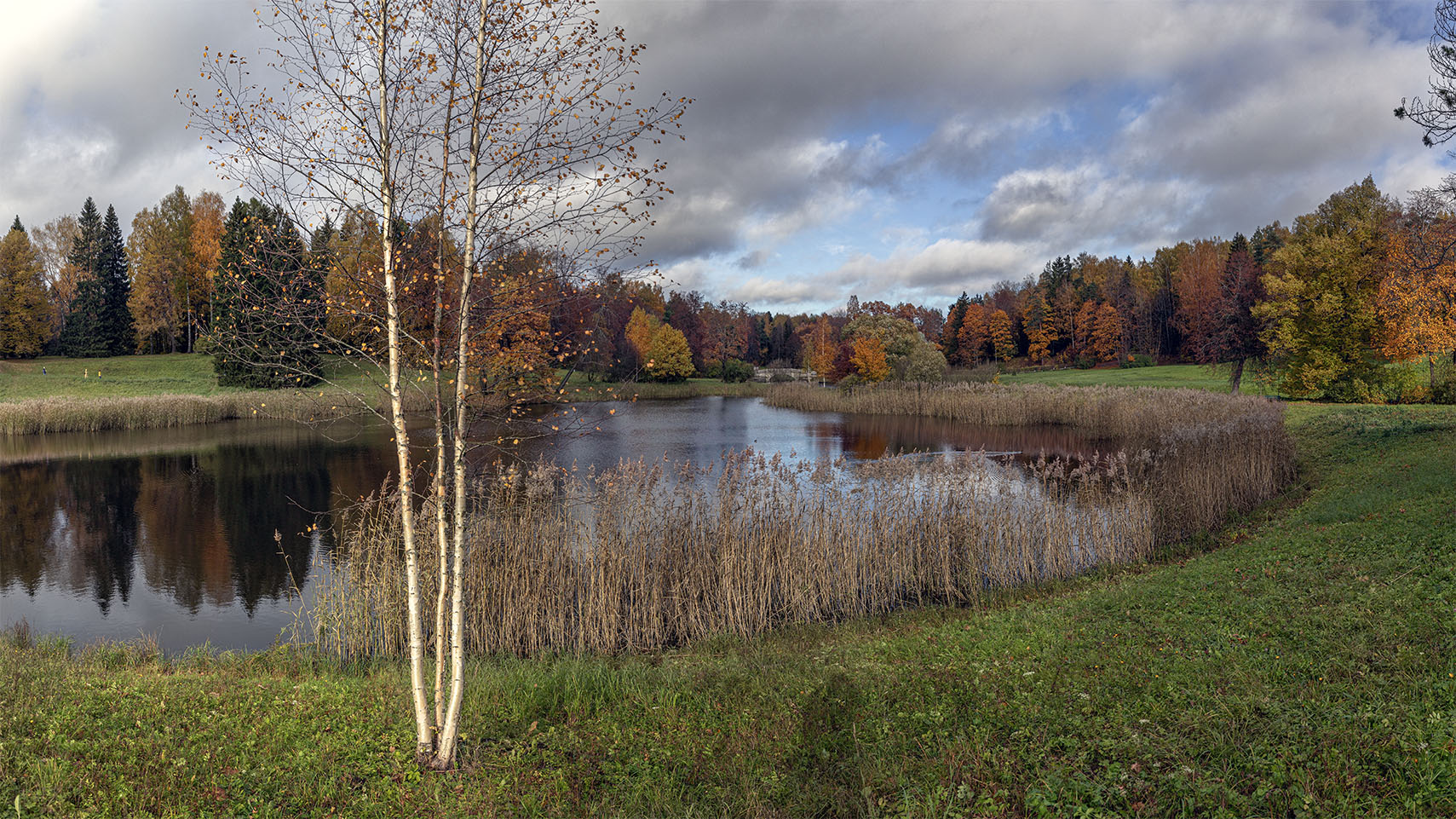 Снова осень закружила карусель мелодий....